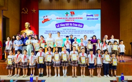 Phường Tây Hồ trao giải cuộc thi vẽ tranh “Ông bà trong trái tim em - Sắc màu 85 năm Đội Thiếu niên tiền phong Hồ Chí Minh”