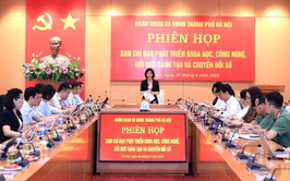 Chủ tịch HĐND Thành phố Phùng Thị Hồng Hà yêu cầu tăng tốc các nhiệm vụ chuyển đổi số