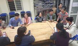 Tổ Chuyển đổi số lưu động và phản ứng nhanh phường Tây Hồ ra quân hỗ trợ người dân tạo và sử dụng chữ ký số trên VNeID