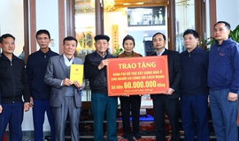 Thúc đẩy cải cách hành chính vì người dân, UBND xã Thạch Thất kịp thời trao kinh phí hỗ trợ người có công với Cách mạng