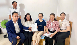 UBND phường Yên Sở hỗ trợ người dân thực hiện thủ tục hành chính theo phương châm “Đến trước nhu cầu – Tiên phong phục vụ”