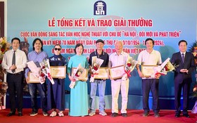 Trao giải Cuộc vận động sáng tác văn học, nghệ thuật với chủ đề “Hà Nội - Đổi mới và phát triển”