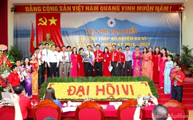 Khen thưởng thành tích xuất sắc trong phong trào thi đua kỷ niệm 35 năm ngày thành lập Hội Chữ thập đỏ huyện Ba Vì