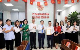 Phường Đống Đa nhận Thư khen của lãnh đạo Thành phố Hà Nội trong thực nhiện cải cách hành chính
