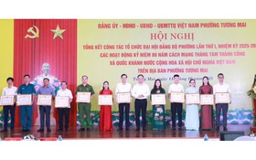 Phường Tương Mai khen thưởng công tác tổ chức Đại hội Đảng bộ phường lần thứ I và các sự kiện A80