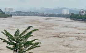 Cảnh báo khẩn cấp: lũ sông Hồng đã vượt mức báo động