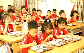 Trường Tiểu học Cự Khê tổ chức lại bữa ăn bán trú, sĩ số học sinh đạt gần 99%