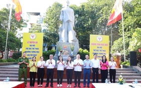 Phường Tương Mai: Tiếp lửa, rước đuốc truyền thống Đại hội Thể dục thể thao phường lần thứ I
