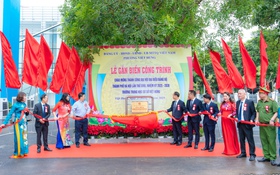 Phường Việt Hưng gắn biển công trình trường học chào mừng thành công Đại hội XVIII Đảng bộ Thành phố