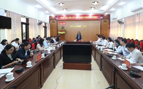 Kiểm tra đột xuất việc tổ chức bữa ăn bán trú cho học sinh tại xã Quảng Oai