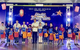Rộn ràng đêm hội Trăng rằm “Phú Thượng tỏa sáng - Thiếu nhi vươn xa”