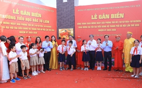 Phường Tây Tựu gắn biển công trình chào mừng Ngày Giải phóng Thủ đô