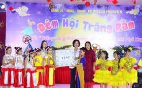 Thiếu nhi xã Phú Xuyên tưng bừng rước đèn, phá cỗ trong “Đêm hội Trăng rằm 2025”
