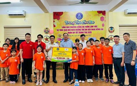 Phường Đống Đa thăm, tặng quà trẻ em có hoàn cảnh khó khăn