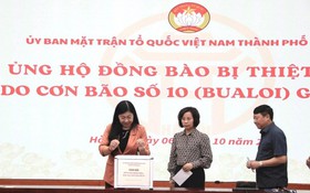 Cơ quan Ủy ban MTTQ Việt Nam thành phố Hà Nội ủng hộ đồng bào bị thiệt hại do cơn bão số 10