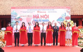 Phó Chủ tịch UBND Thành phố Trương Việt Dũng dự khai mạc triển lãm ảnh 