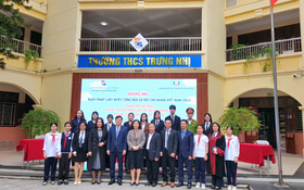 Phòng Văn hóa - Xã hội phường Hai Bà Trưng tổ chức phiên tòa giả định hưởng ứng Ngày Pháp luật Việt Nam (09/11): đưa pháp luật sống động đến học đường.