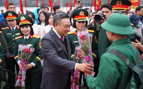 Những hình ảnh đẹp, thắm tình quân dân trong Ngày hội tòng quân tại Hà Nội