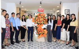 Phó Chủ tịch UBND Thành phố Trương Việt Dũng đến thăm, chúc mừng Trung tâm Truyền thông, Dữ liệu và Công nghệ số nhân ngày 21/6