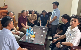 Xã Hồng Vân thăm hỏi gia đình nạn nhân vụ đắm tàu ở vịnh Hạ Long