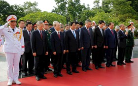 Lãnh đạo Đảng, Nhà nước và thành phố Hà Nội tưởng niệm các Anh hùng liệt sĩ và Chủ tịch Hồ Chí Minh