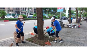 Phường Dương Nội ra quân xử lý vi phạm về trật tự đô thị và vệ sinh môi trường