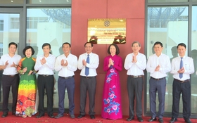 Gắn biển công trình khu liên hợp Cung thể thao tổng hợp Quần Ngựa