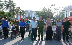 Xã Thanh Oai ra quân xử lý vi phạm an toàn giao thông, trật tự đô thị và vệ sinh môi trường