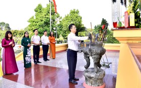Phường Hoàn Kiếm dâng hương tưởng nhớ các Anh hùng liệt sĩ