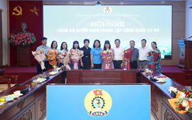 Liên đoàn Lao động thành phố Hà Nội trao Quyết định thành lập 31 Công đoàn cơ sở