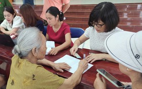Xã Thanh Trì, Thuận An và phường Bạch Mai: Tích cực hỗ trợ người dân nhận quà Tết Độc lập 2/9