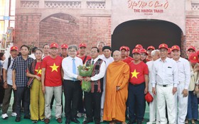 Phó Chủ tịch UBND Thành phố Trương Việt Dũng đón Đoàn đại biểu thành phố Đà Nẵng dự Lễ kỷ niệm 80 năm Quốc khánh 2/9