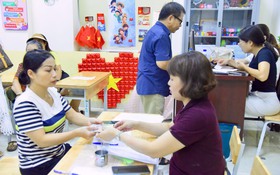 Phường Hoàn Kiếm triển khai trao quà Tết Độc lập đến người dân