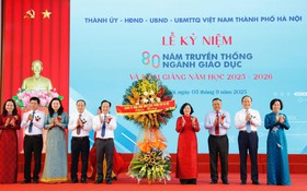 Hơn 2,3 triệu học sinh thành phố Hà Nội khai giảng năm học mới