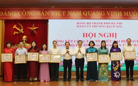 Phường Bạch Mai: 18 tập thể, 61 cá nhân được khen thưởng trong công tác tổ chức, phục vụ Đại hội
