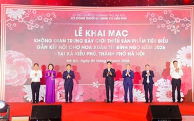 Khai mạc không gian trưng bày sản phẩm thương mại tiêu biểu, gắn với Hội chợ hoa Xuân Bính Ngọ xã Kiều Phú