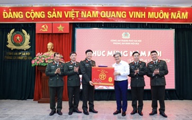 Phó Chủ tịch UBND Thành phố Trương Việt Dũng thăm, chúc Tết lực lượng Công an Thủ đô