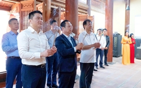 Lãnh đạo Thành phố dâng hương tưởng nhớ cụ Bùi Bằng Đoàn