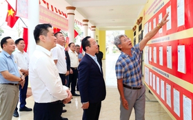 Phó Chủ tịch Thường trực HĐND Thành phố Trần Thế Cương kiểm tra công tác chuẩn bị bầu cử tại các xã Phúc Sơn, Hồng Sơn