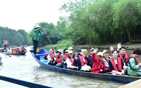 Gần 400 đại biểu tham gia chương trình “Du xuân hữu nghị 2026” tại chùa Hương