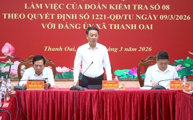 Trưởng Ban Nội chính Thành ủy Trần Đình Cảnh kiểm tra tại Đảng ủy xã Thanh Oai