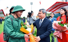 Chủ tịch UBND TP Hà Nội Vũ Đại Thắng động viên tân binh lên đường nhập ngũ