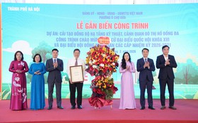 Phường Ô Chợ Dừa gắn biển công trình cải tạo hồ Đống Đa chào mừng ngày bầu cử