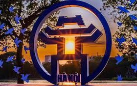 Tặng Kỷ niệm chương “Vì sự nghiệp xây dựng, bảo vệ và phát triển Thủ đô Hà Nội”