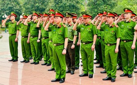 Công an thành phố Hà Nội báo công dâng Bác