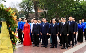 Lãnh đạo thành phố Hà Nội dâng hoa kỷ niệm 156 năm ngày sinh V.I.Lênin