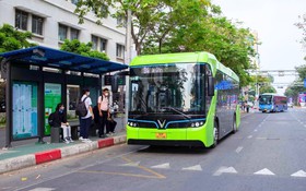 Tiếp tục bổ sung thêm xe buýt điện vào các tuyến