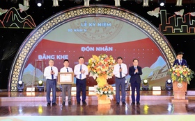 Sở Dân tộc và Tôn giáo thành phố Hà Nội đón nhận Bằng khen của Thủ tướng Chính phủ