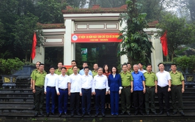 Đoàn công tác của thành phố Hà Nội dâng hương tưởng niệm Chủ tịch Hồ Chí Minh tại Vườn Quốc gia Ba Vì