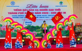 Liên hoan tiếng hát dân ca - Sắc màu văn hóa người cao tuổi Thủ đô